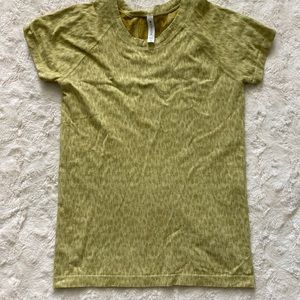 Athleta t-shirt S